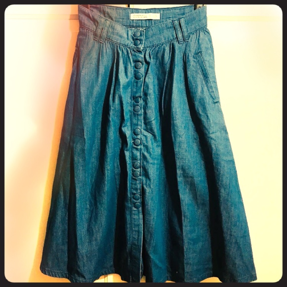 EUC Zara Denim Midi Skirt US XS Mex 24 EU XS 0
